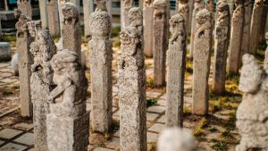 民间石材雕刻拴马桩群组雕刻